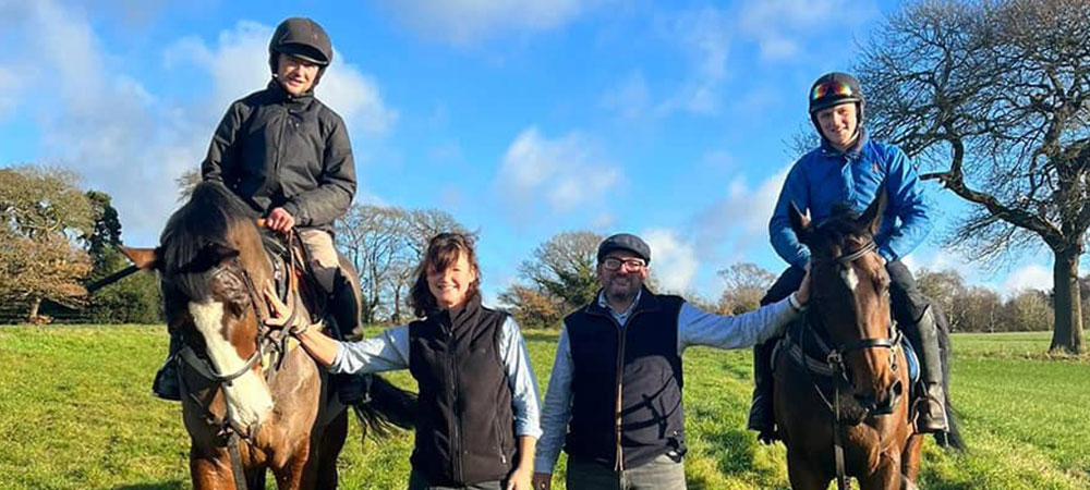 Pointing Syndicate Co owners with their horses